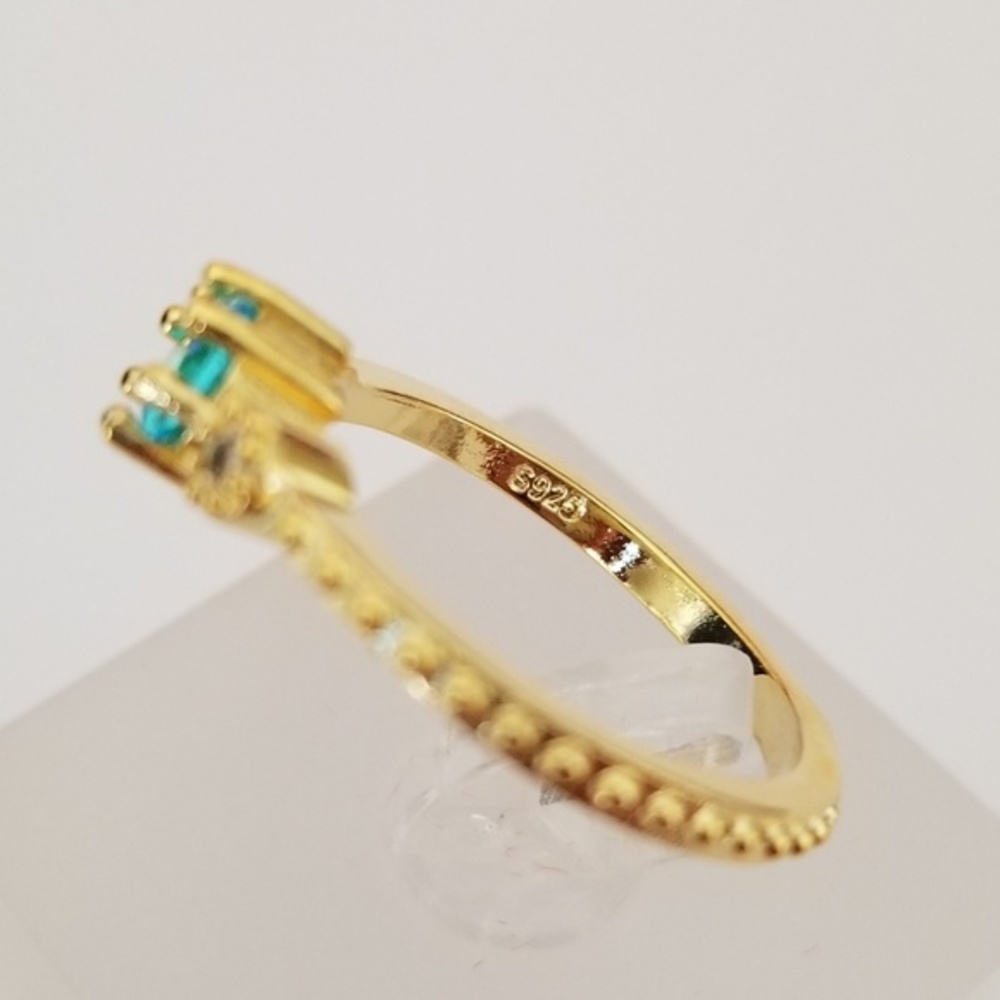 Beautiful Topaz Blue Gold Ring - Picture 6 of 8